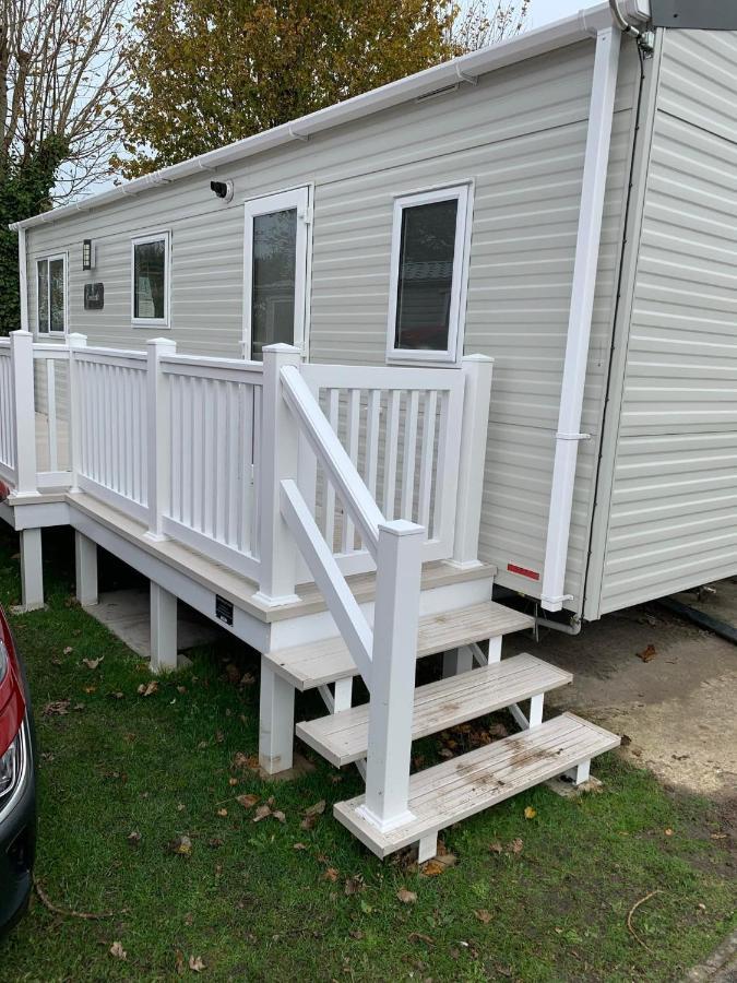 New 2 Bed Holiday Home With Decking In Rockley Park Dorset Near The Sea Lytchett Minster Екстер'єр фото